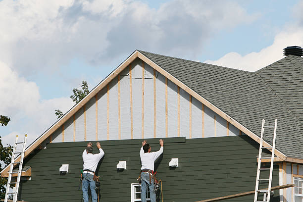 Professional Siding Installation technician working in Harrison, TN
